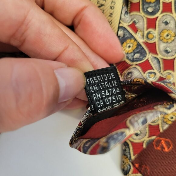Valentino Cravette Made in Italy 100% Silk Tie - Picture 6 of 9